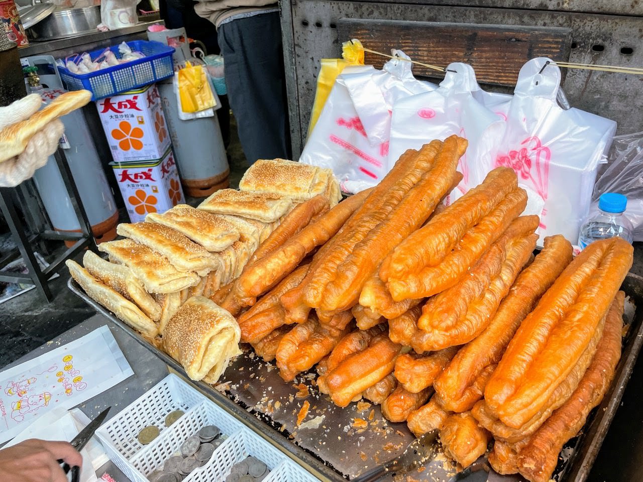 南門燒餅老店 / 濃厚豆香配吃燒餅哪有不掉芝麻的 / 東市場半日遊 /嘉義東區