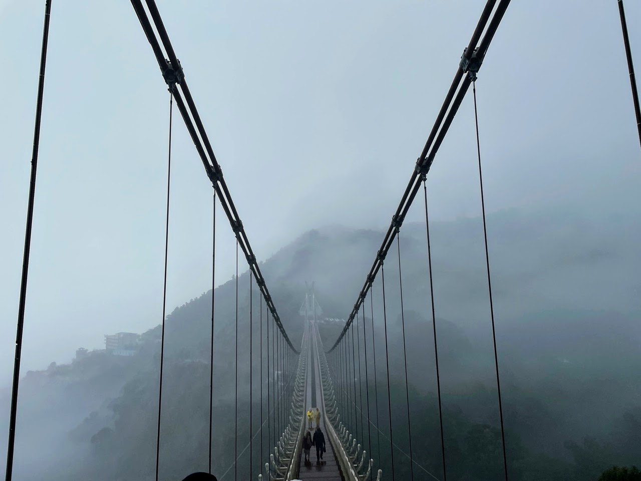梅山 太平雲梯。雲霧繚繞的高空吊橋｜絕美山景盡收眼底