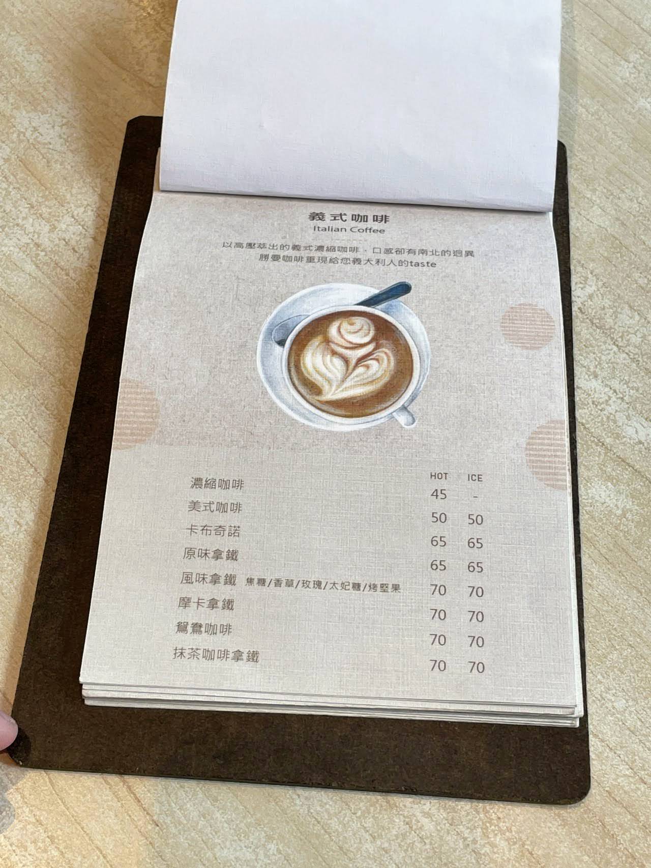 勝曼咖啡-公園門市 / 未來漢堡及椒麻乾拌麵超級推薦 / 台南北區