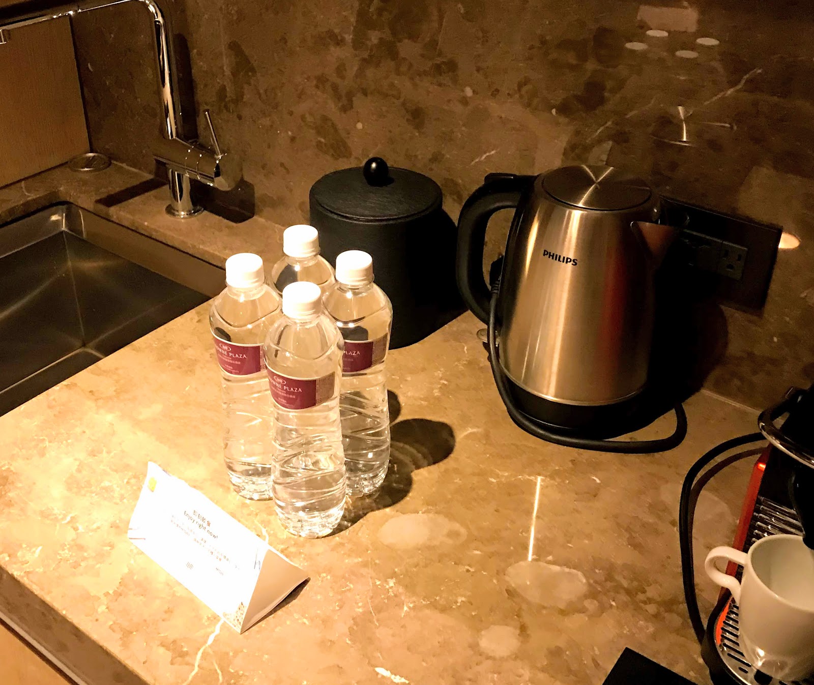 台南大員皇冠假日酒店 / 台南安平住宿推薦 / 在房內就可以看夕陽的絕妙美景 / 台南安平