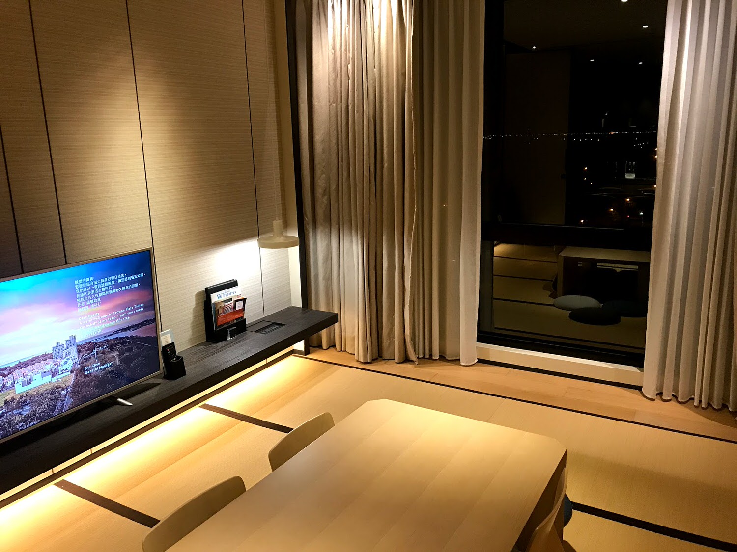 台南大員皇冠假日酒店 / 台南安平住宿推薦 / 在房內就可以看夕陽的絕妙美景 / 台南安平